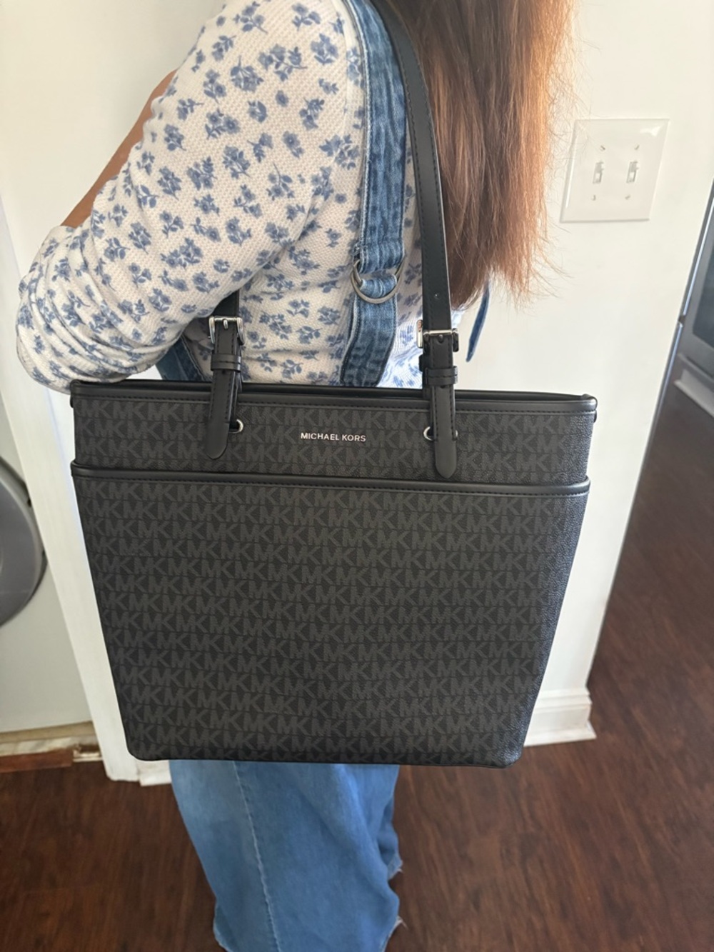 NWOT Michael Kors Signature Black Logo-Print Bag - Picture 4 of 8